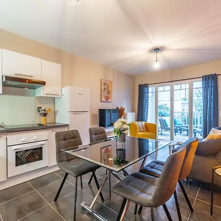 Chez Benjamin - Appt Terrasse Avec Piscine Commune *